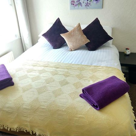 Rowe Gardens - Self Catering - Guesthouse Style - Comfortable Twin Or Double Rooms - Quiet Residential Area Workington Extérieur photo