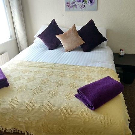 Rowe Gardens - Self Catering - Guesthouse Style - Comfortable Twin Or Double Rooms - Quiet Residential Area Workington Extérieur photo