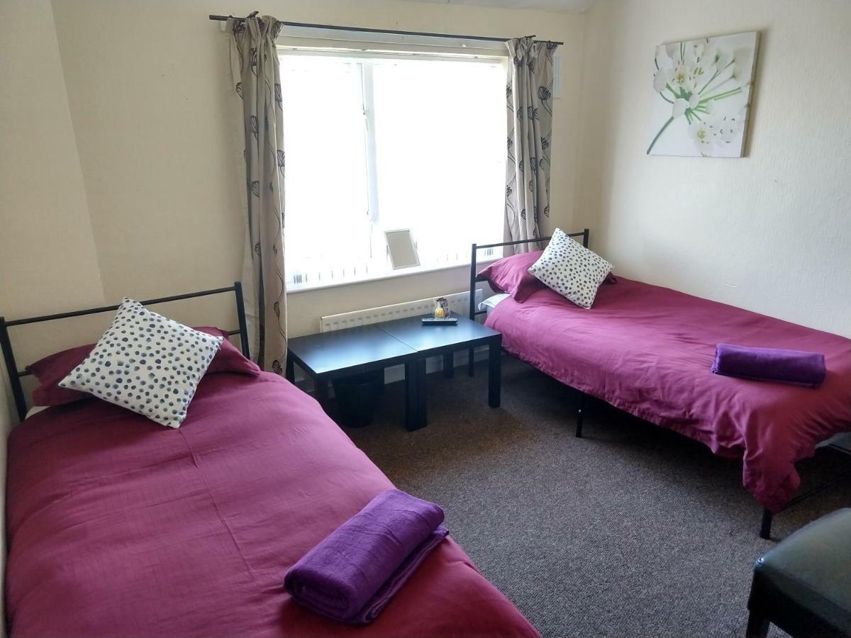 Rowe Gardens - Self Catering - Guesthouse Style - Comfortable Twin Or Double Rooms - Quiet Residential Area Workington Extérieur photo