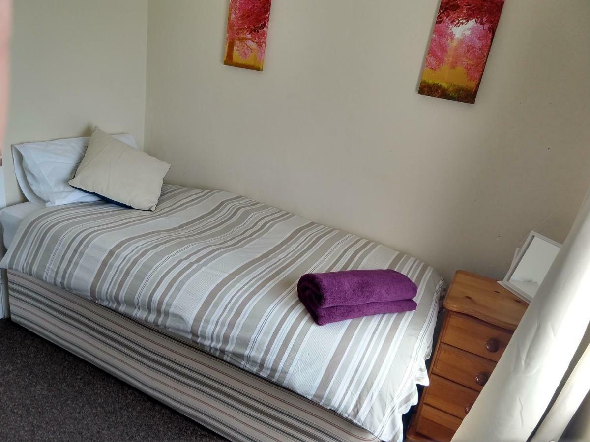 Rowe Gardens - Self Catering - Guesthouse Style - Comfortable Twin Or Double Rooms - Quiet Residential Area Workington Extérieur photo